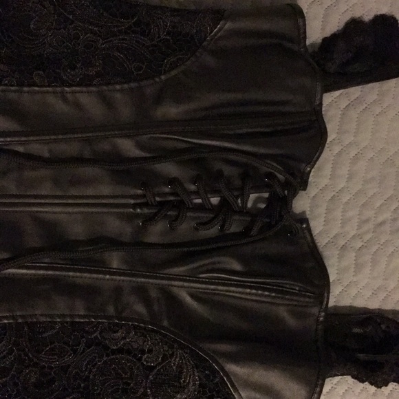 Faux leather n lace teddy - Picture 3 of 4
